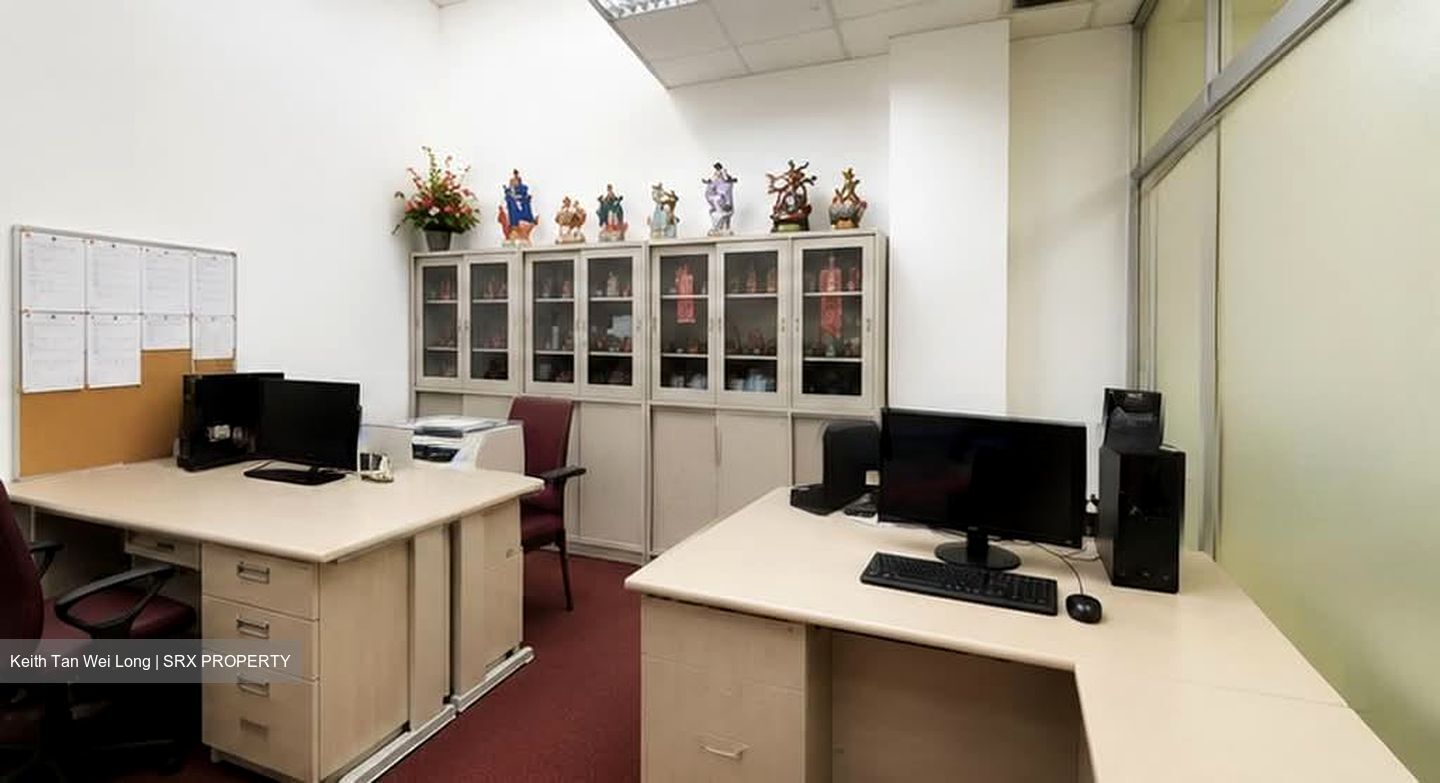 Hoa Nam Building (D8), Office #588047331
